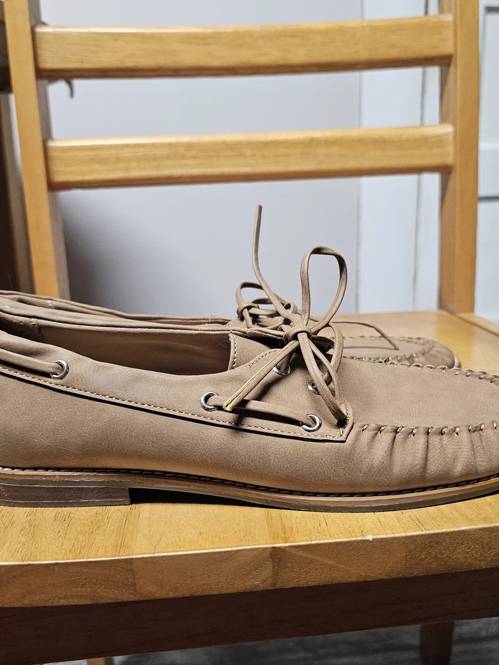 Tommy Bahama Women’s Tan Boat Shoes Loafers Size 9 Classic Neutral